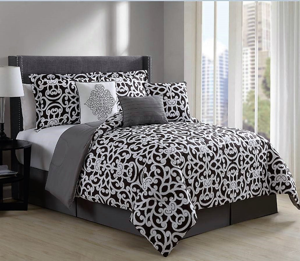 Hermoso edredon de 7 PC. FARA Queen o King size